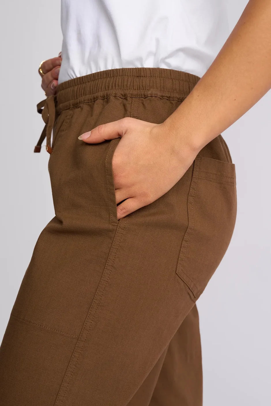 Dione Pant | Pecan