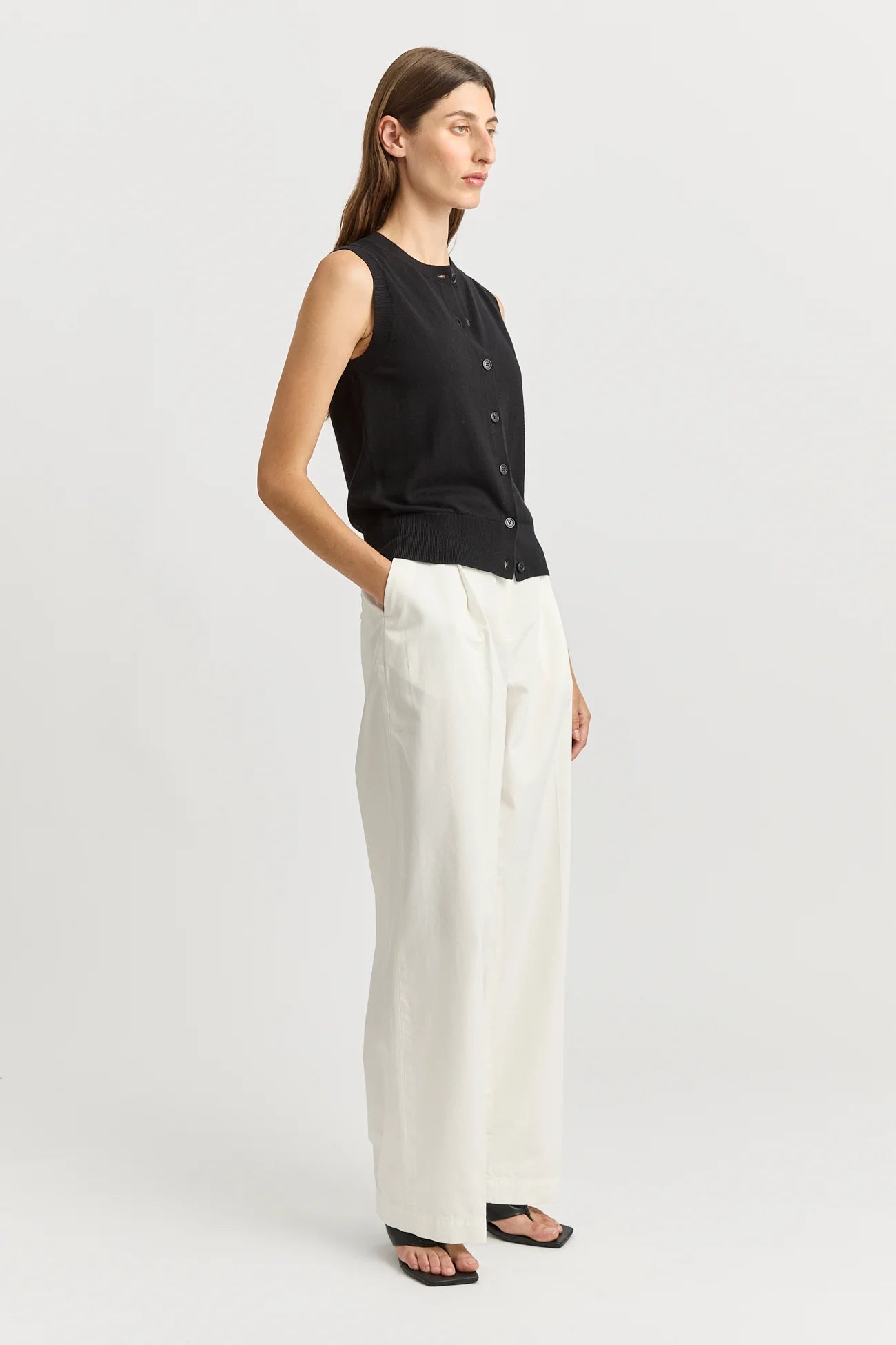 Fine Button Tank | Black