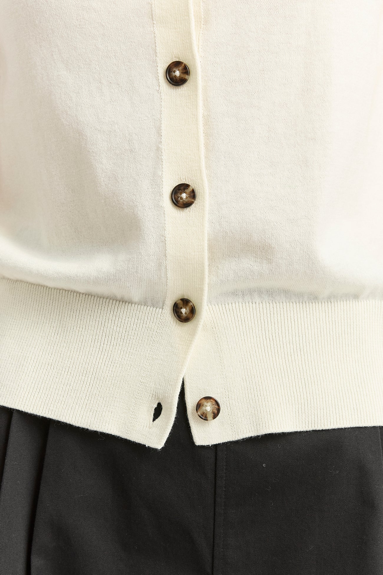 Fine Button Tank | White