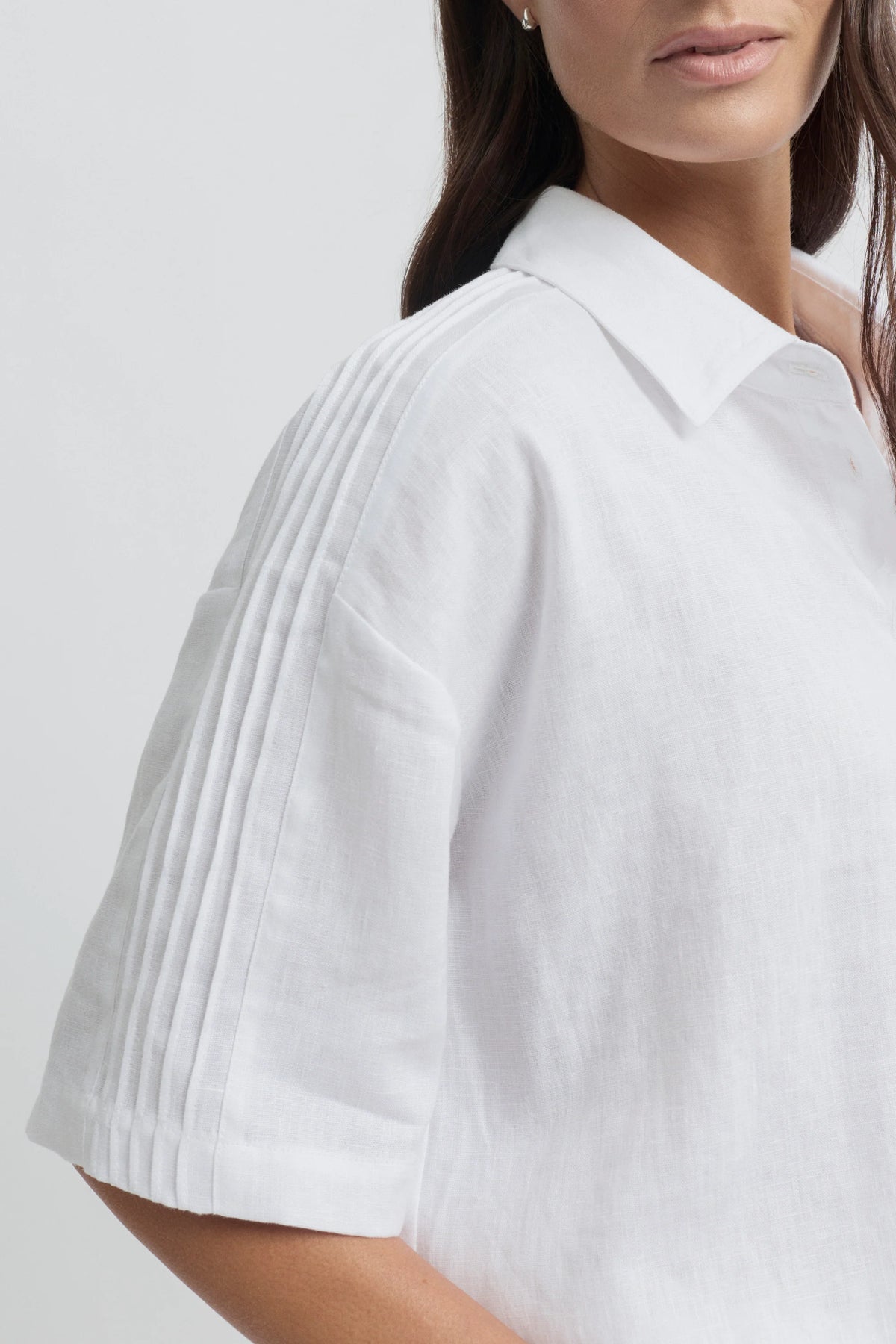 Tirari Short Sleeve Linen Essence Shirt | White