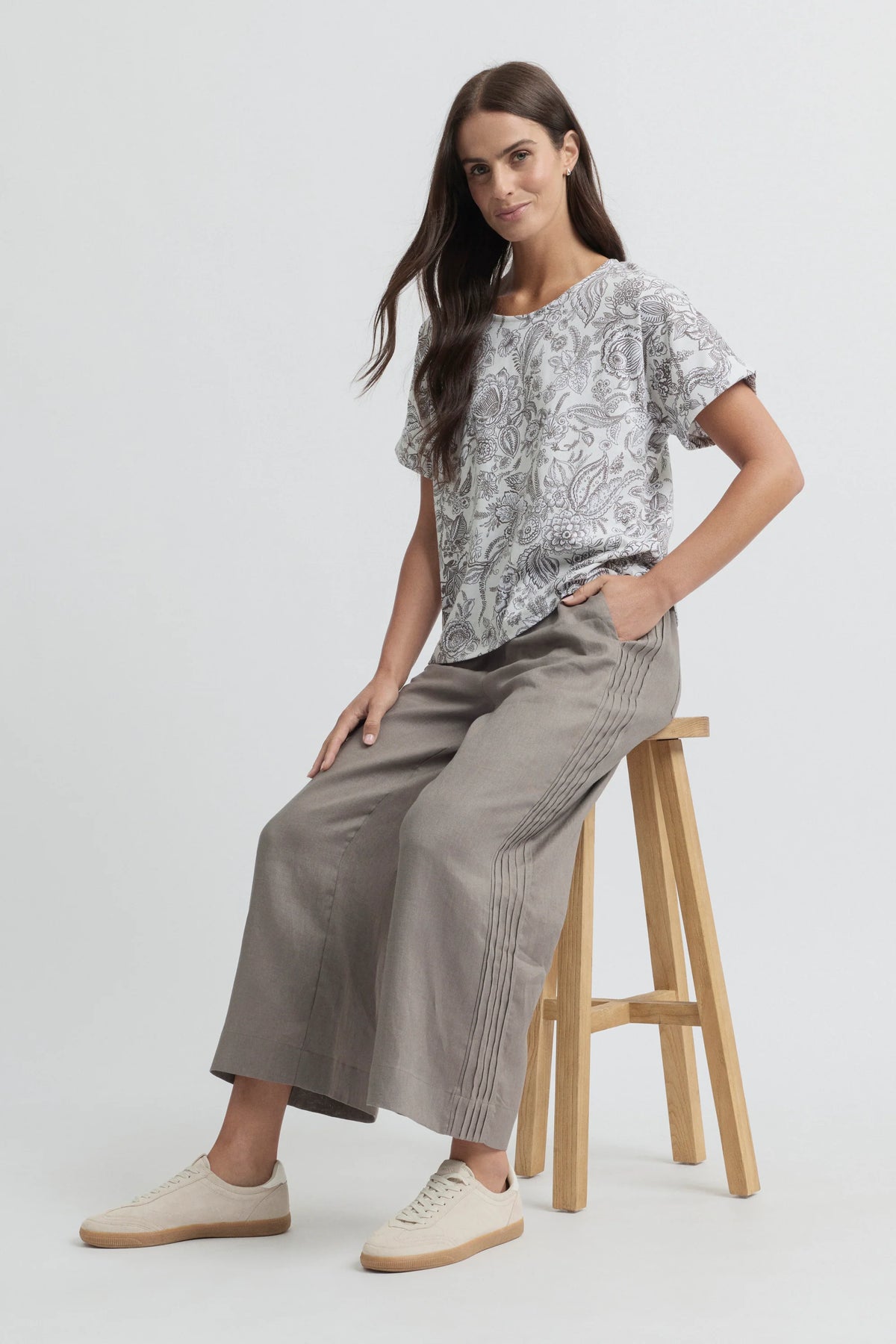 Tirari Pintuck Pant | Earth