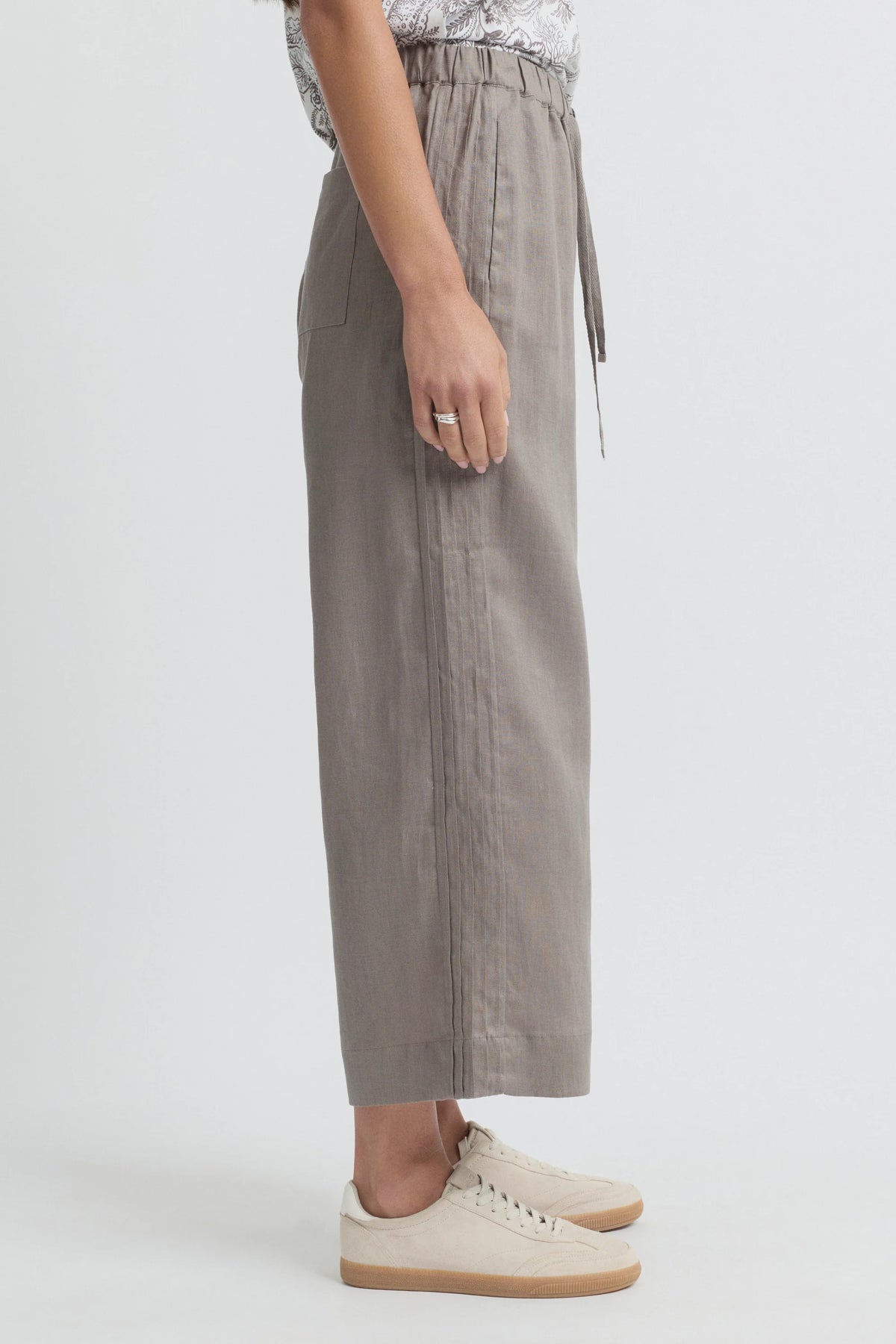 Tirari Pintuck Pant | Earth