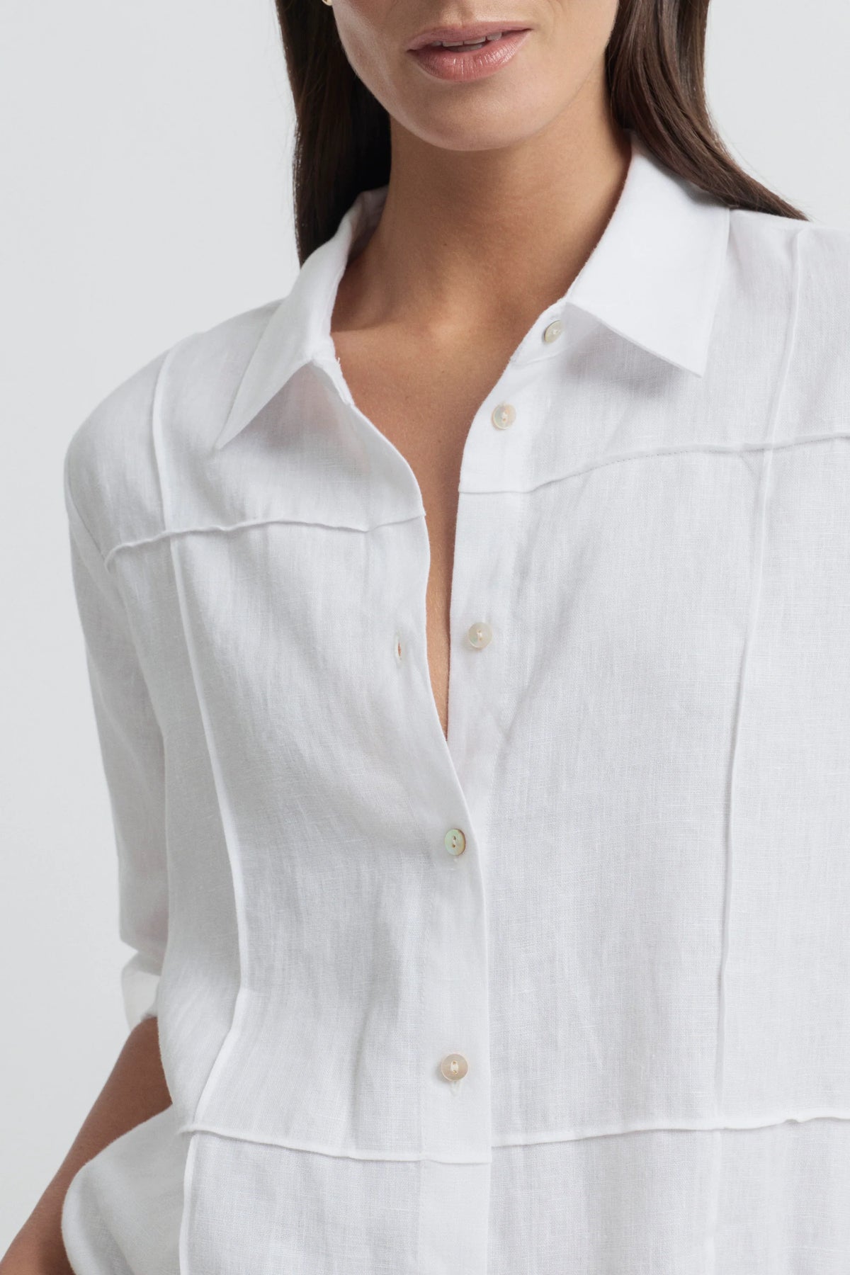 Tirari Pintuck Shirt | White