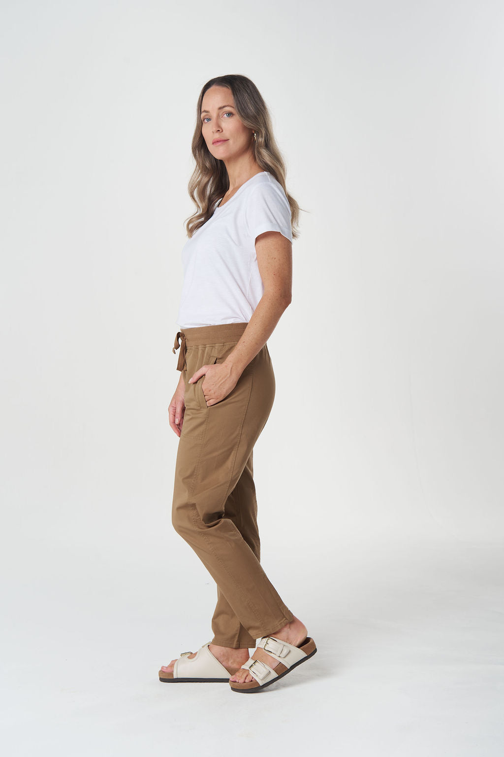Weekend Crop Cotton Stretch Jogger | Brass