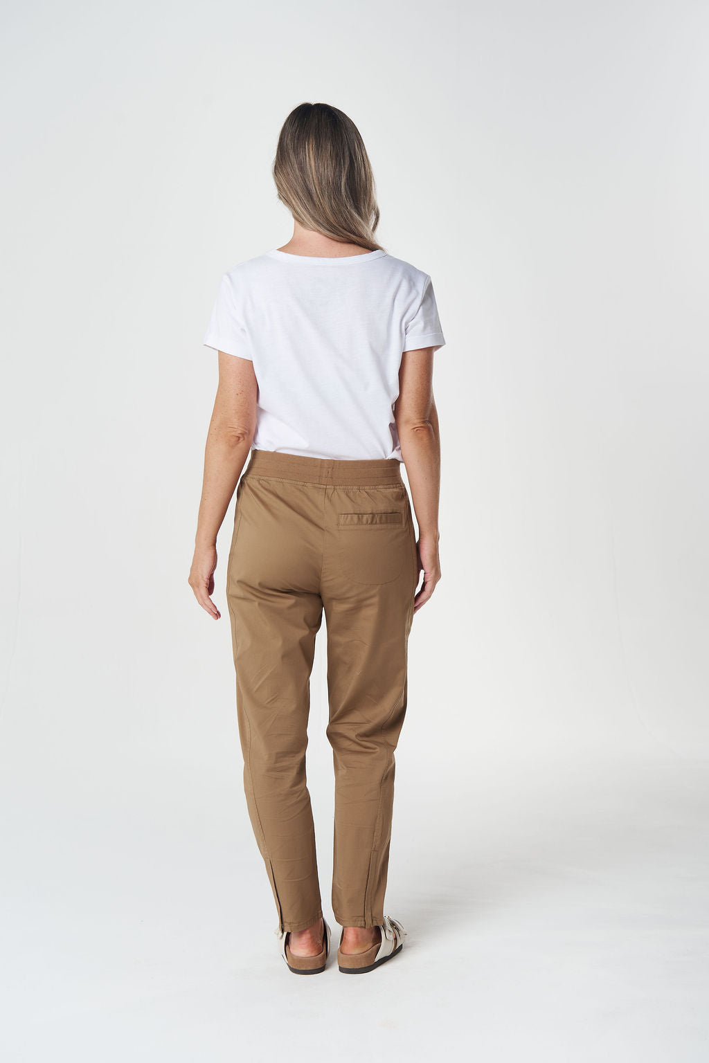 Weekend Crop Cotton Stretch Jogger | Brass