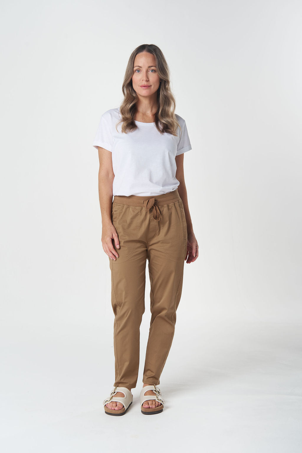 Weekend Crop Cotton Stretch Jogger | Brass