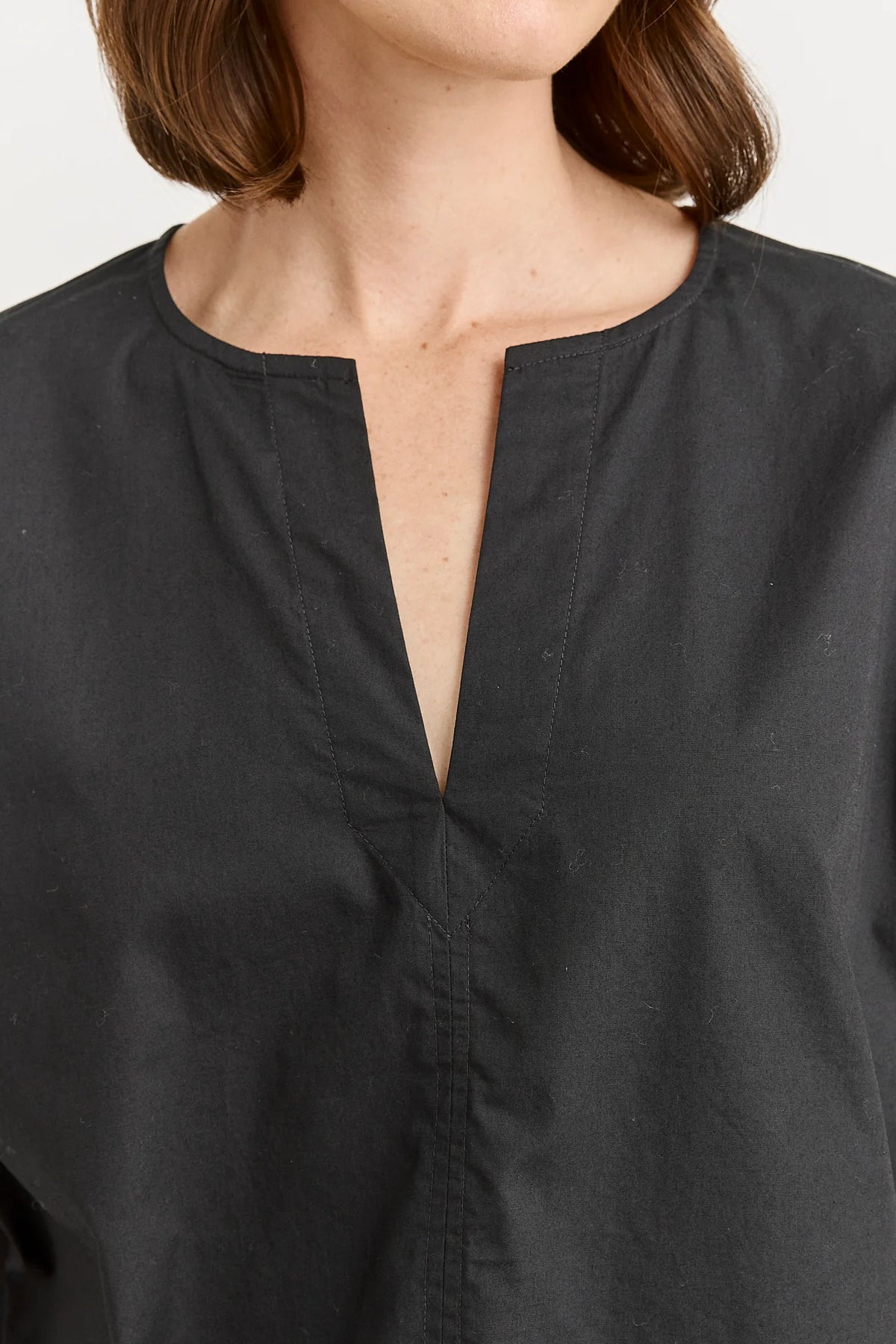 Poplin Split Kneck Top | Black