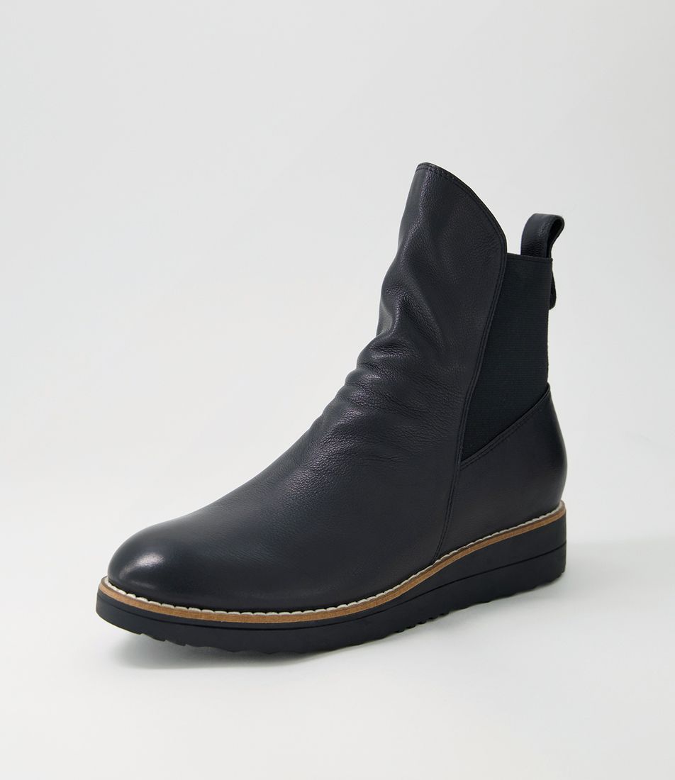 Oziel Black Leather Chelsea Boots