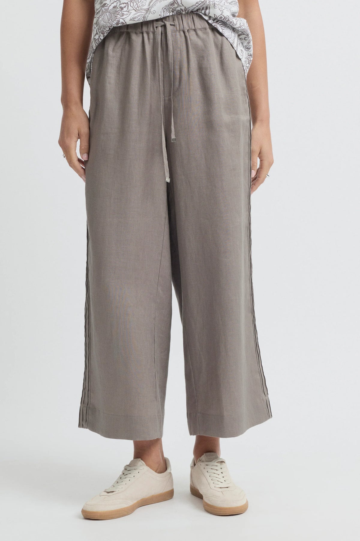 Tirari Pintuck Pant | Earth
