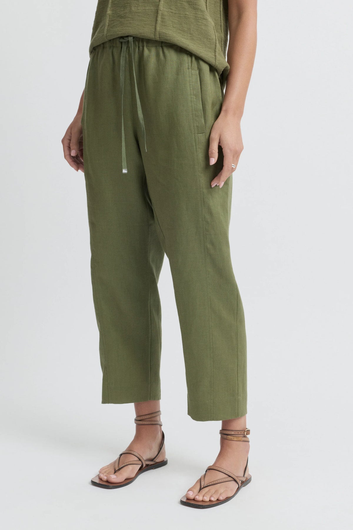 Tirari Slim Leg Linen Pant | Moss