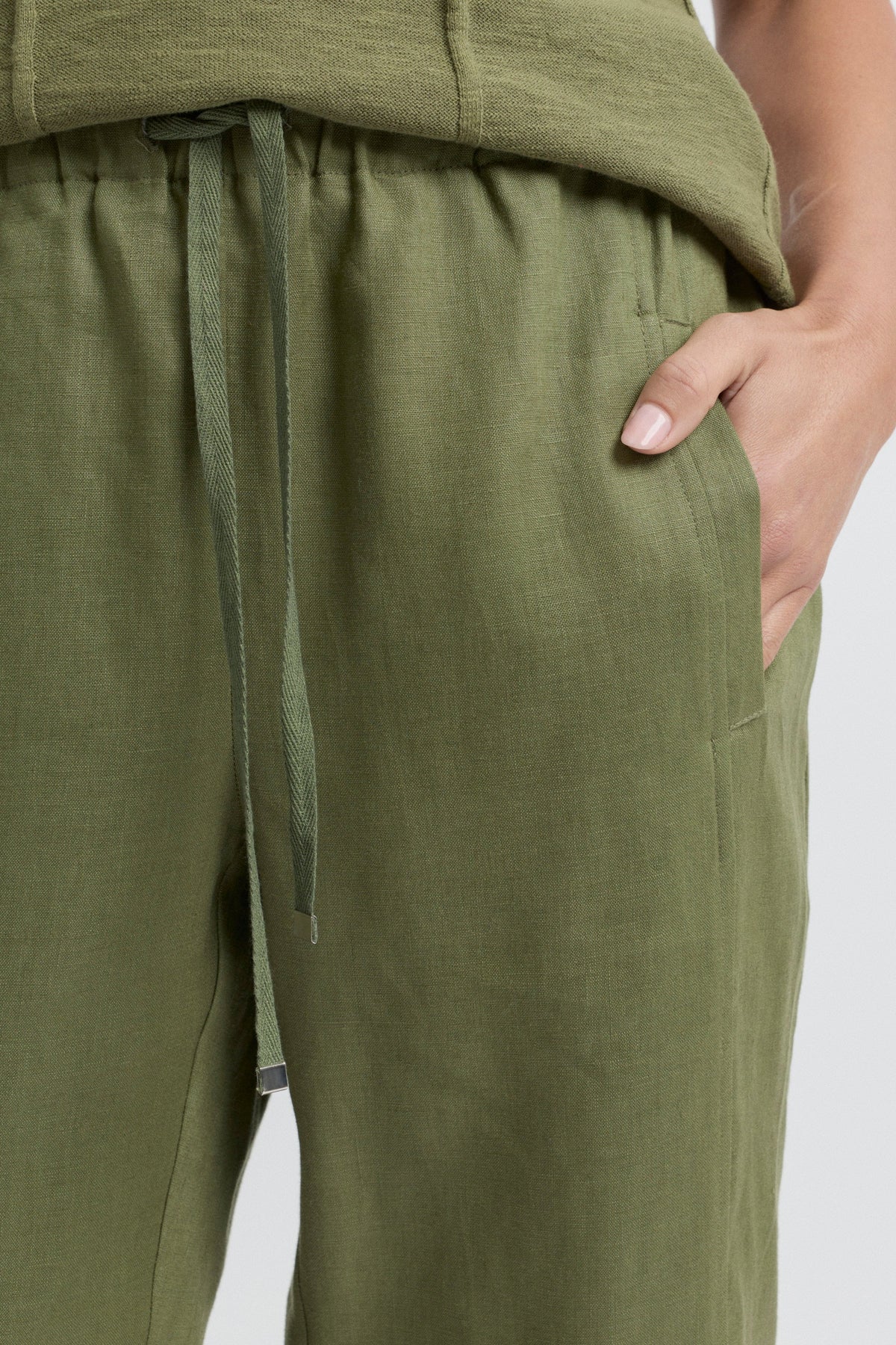Tirari Slim Leg Linen Pant | Moss