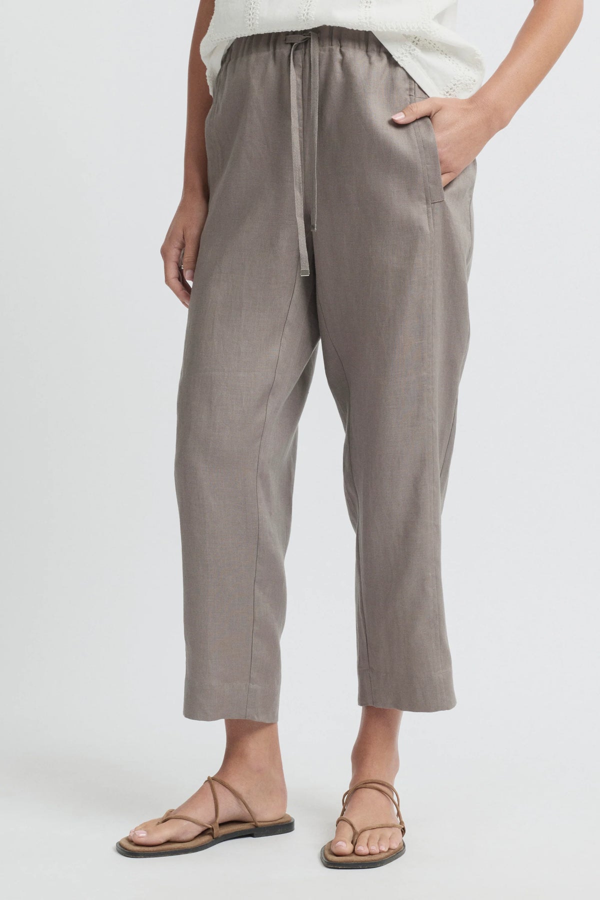 Tirari Slim Leg Linen Pant | Earth